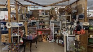Example antique mall booth illustrating common vendor mistakes such as weak inventory depth and poor display layout